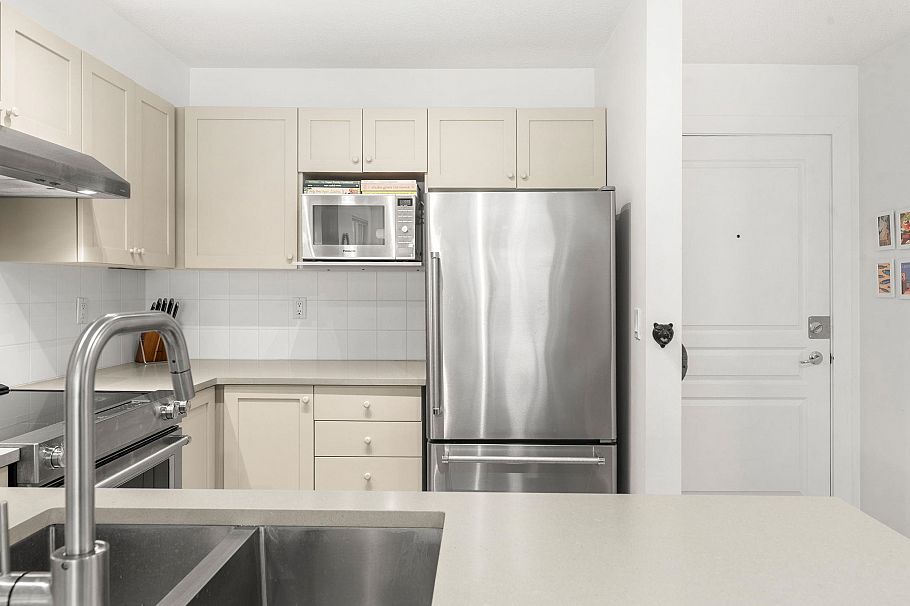 301 333 E 1st Street North Vancouver, BC - 11