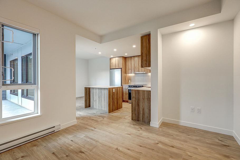 206 3594 Malsum Drive North Vancouver, BC - 2