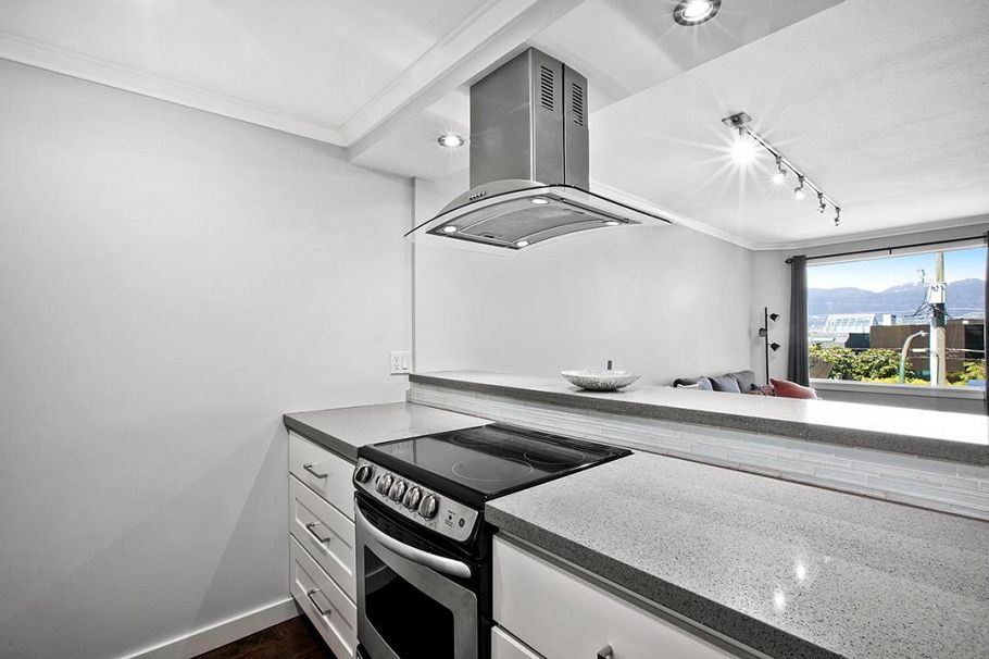 B 3546 Point Grey Road Vancouver, BC - 12