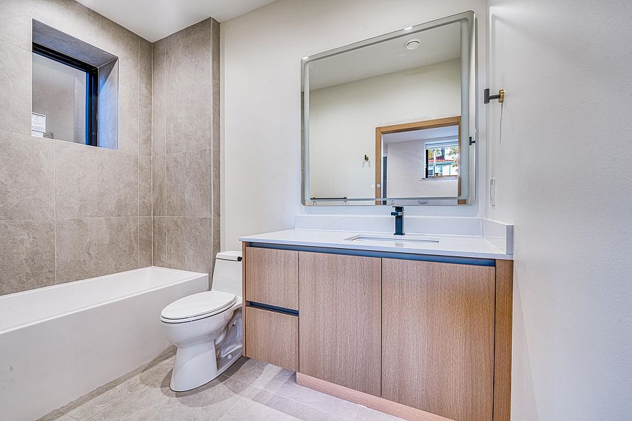 1 968 E 55th Avenue Vancouver, BC - 26