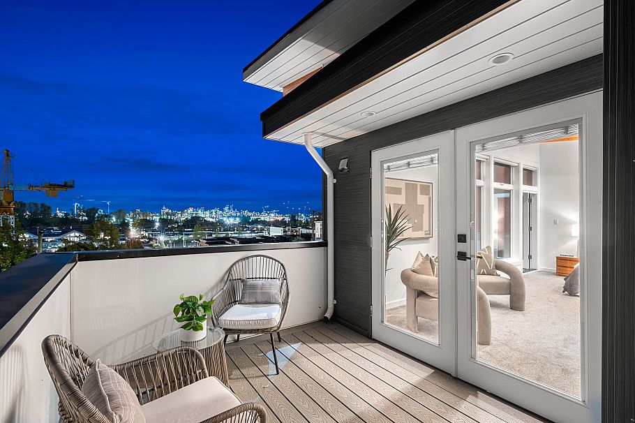 1140 W 17 Street North Vancouver, BC - 28