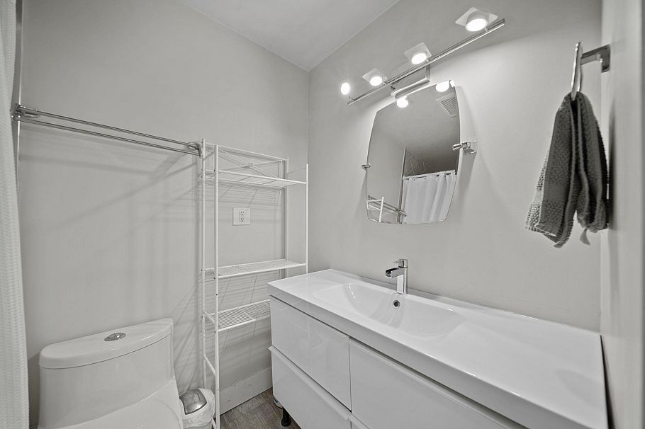 215 1080 Pacific Street Vancouver, BC - 15
