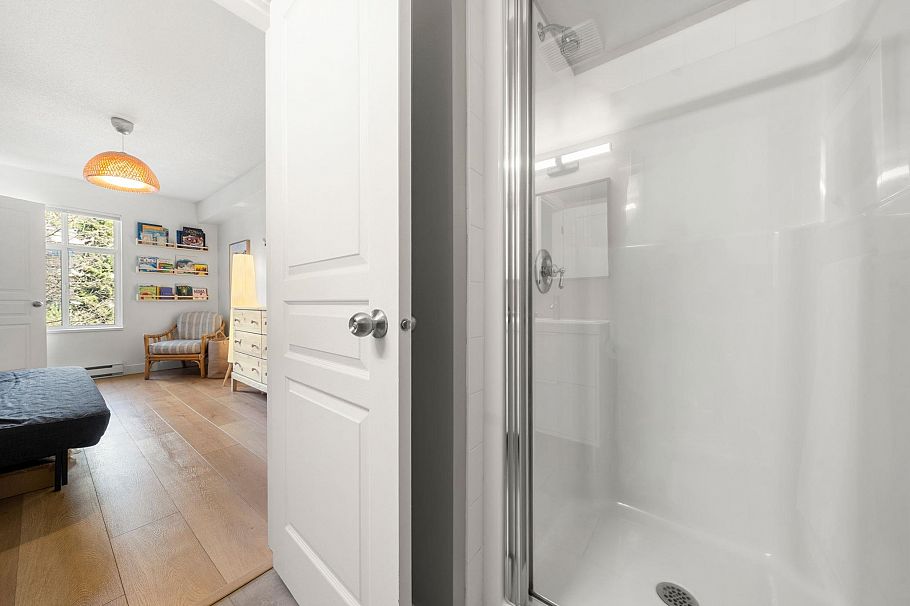301 333 E 1st Street North Vancouver, BC - 24