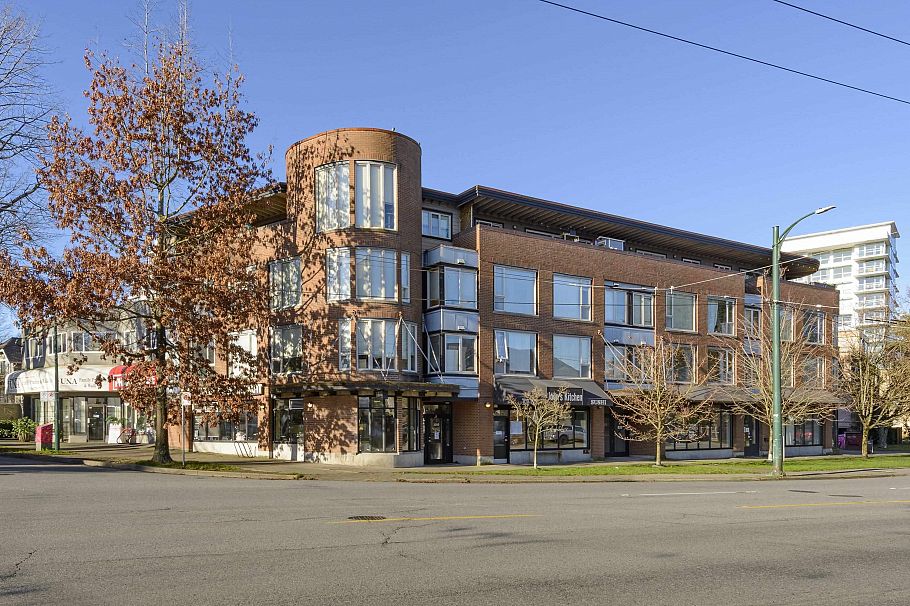 206 3089 Oak Street Vancouver, BC - 2
