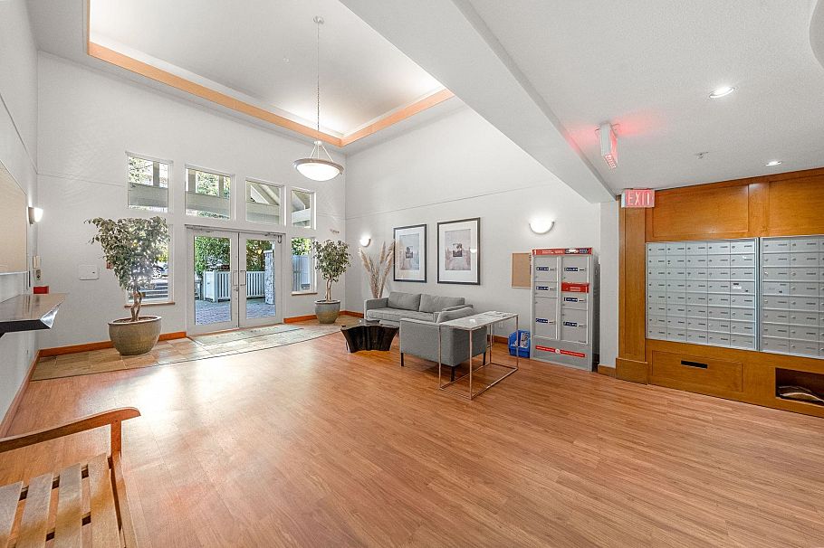301 333 E 1st Street North Vancouver, BC - 27