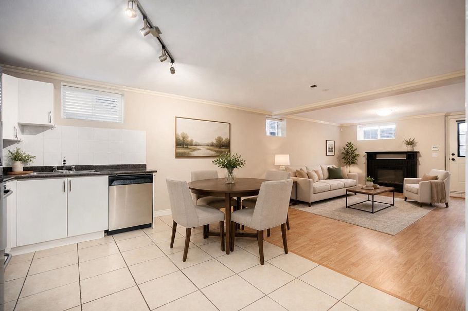 228 W Kings Road North Vancouver, BC - 31