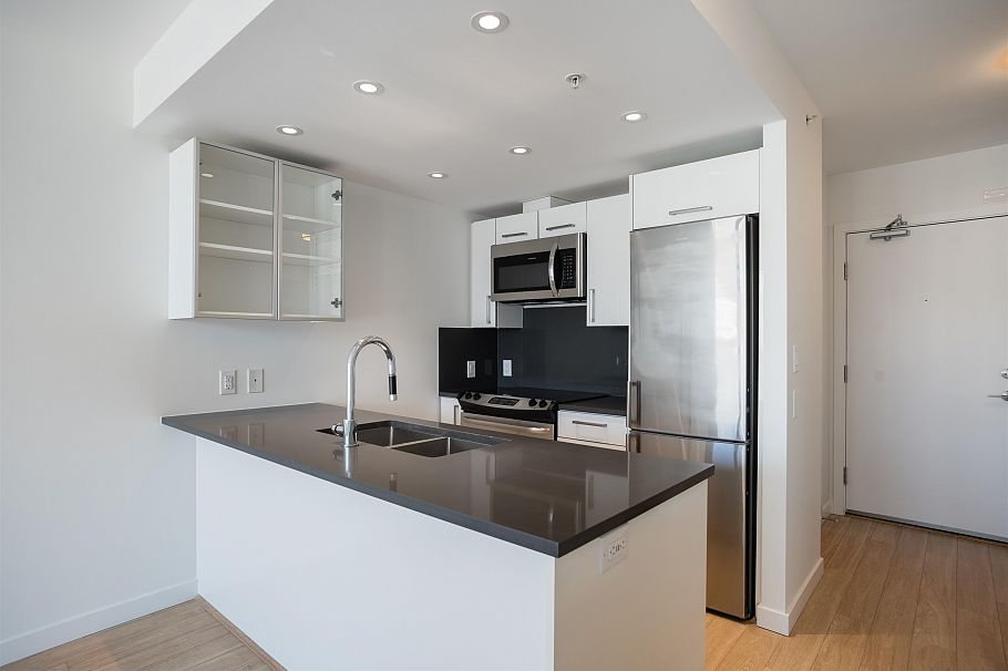 559 955 E Hastings Street Vancouver, BC - 3