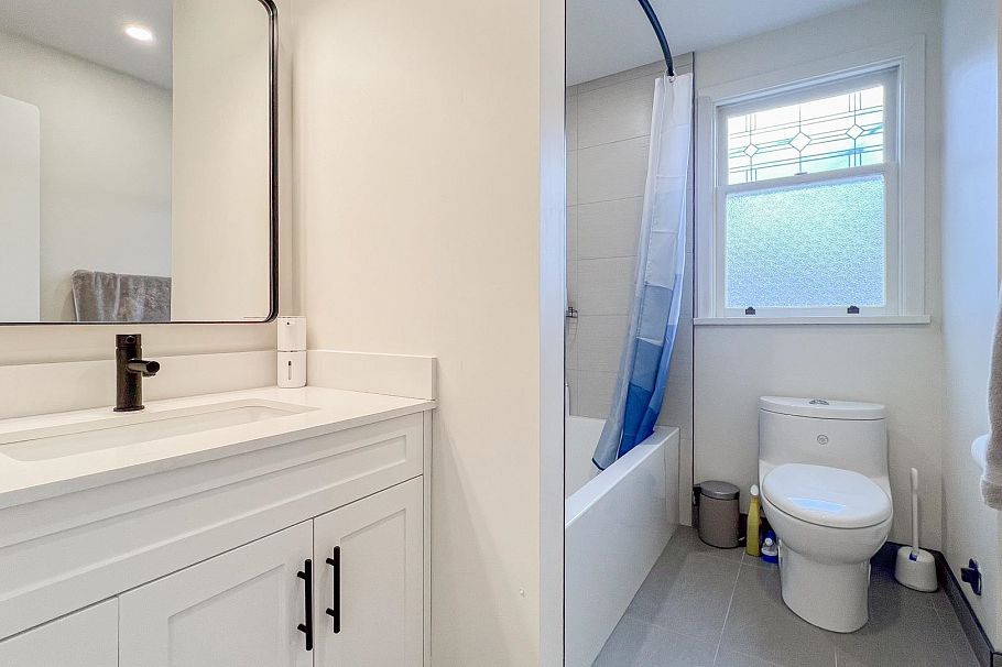 1165 E 26th Avenue Vancouver, BC - 12