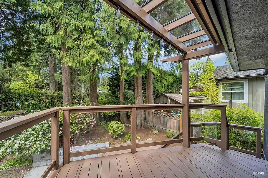 3521 Duval Road North Vancouver, BC - 35