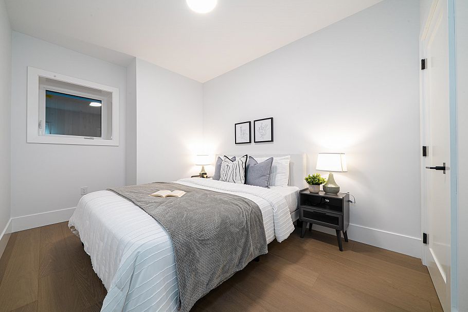 1 2735 W 8th Avenue Vancouver, BC - 22