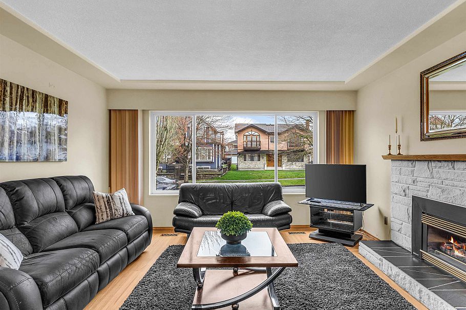 3031 E 16th Avenue Vancouver, BC - 5