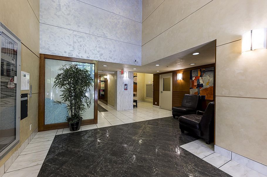 303 168 E Esplanade North Vancouver, BC - 24