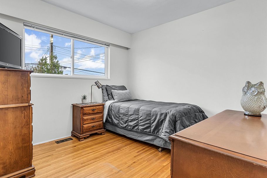 3031 E 16th Avenue Vancouver, BC - 22
