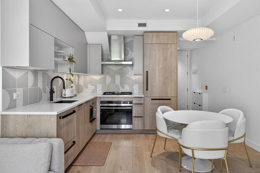 216 322 E 15th Avenue Vancouver, BC - 2