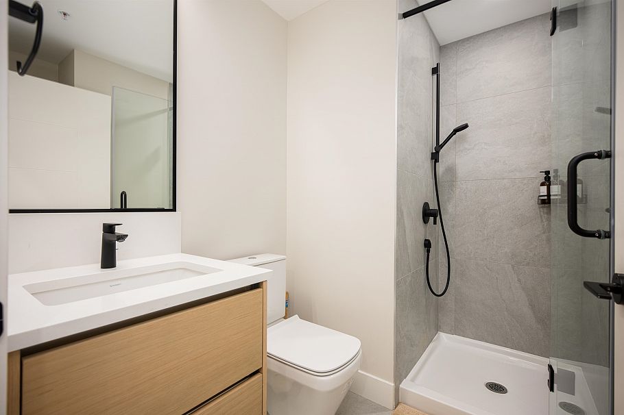 2 128 W Woodstock Avenue Vancouver, BC - 11