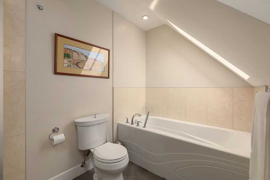 682 W 13th Avenue Vancouver, BC - 14