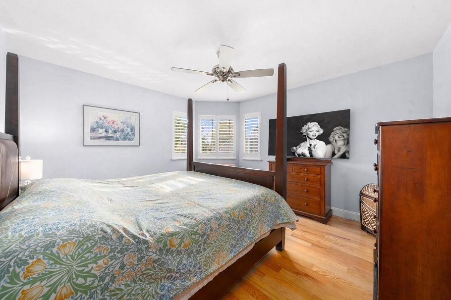 1216 Plateau Drive North Vancouver, BC - 23