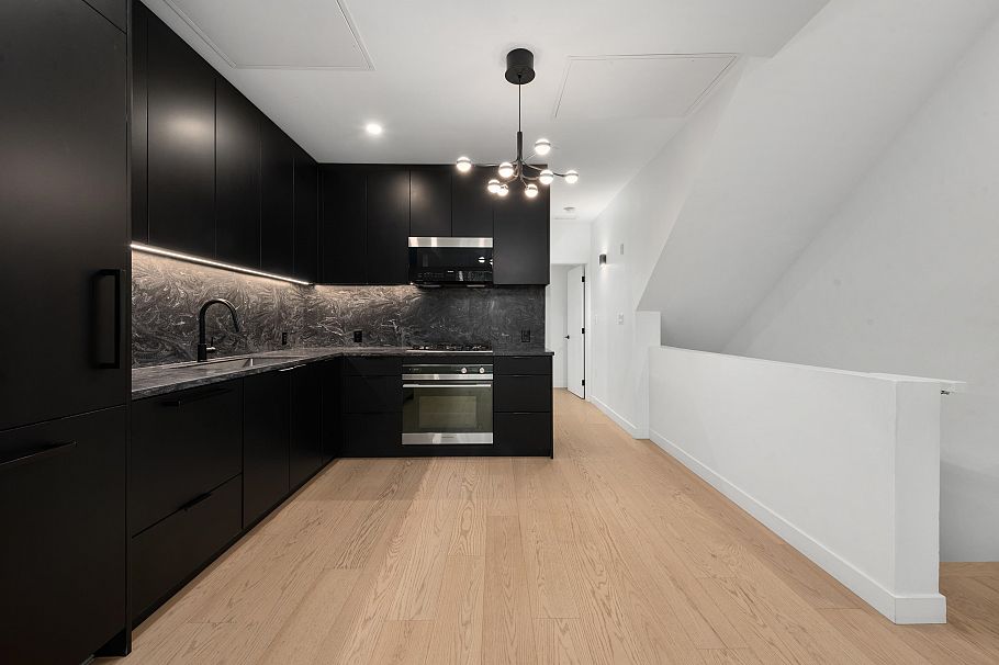 122 650 E 2nd Street North Vancouver, BC - 12