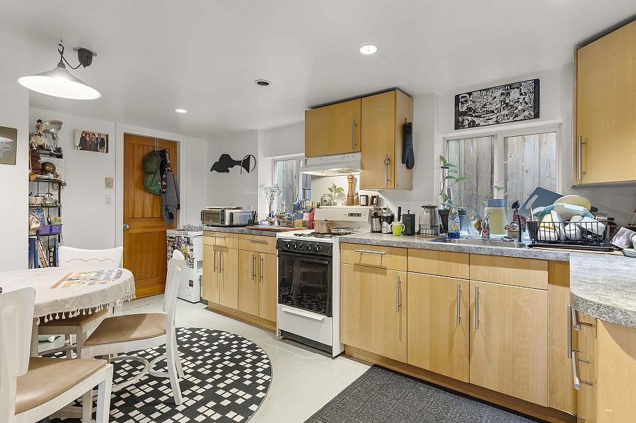2258 Oxford Street Vancouver, BC - 26