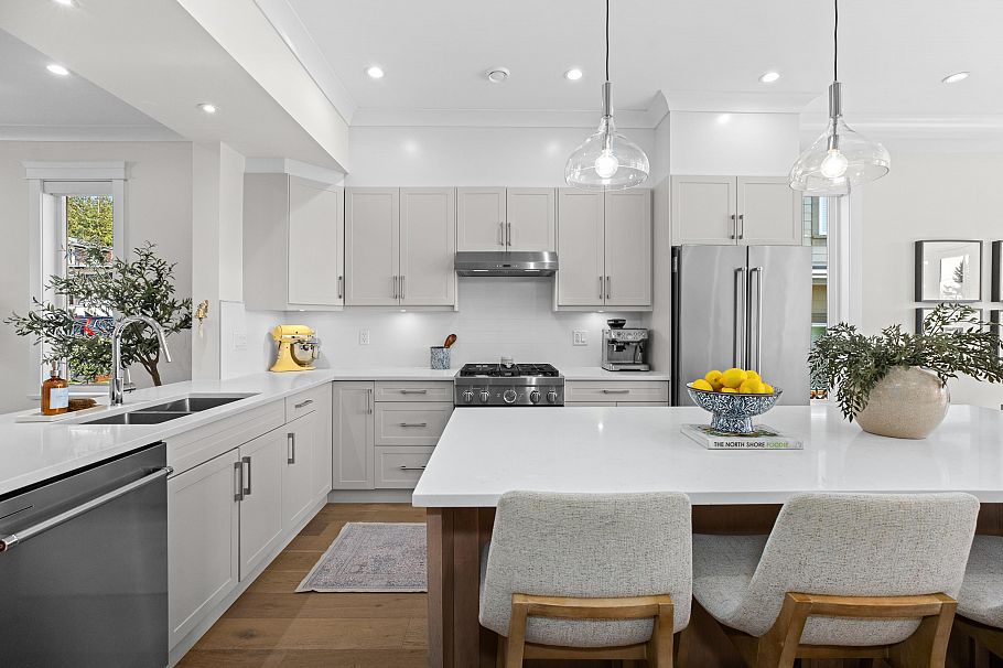 215 E 22nd Street North Vancouver, BC - 2