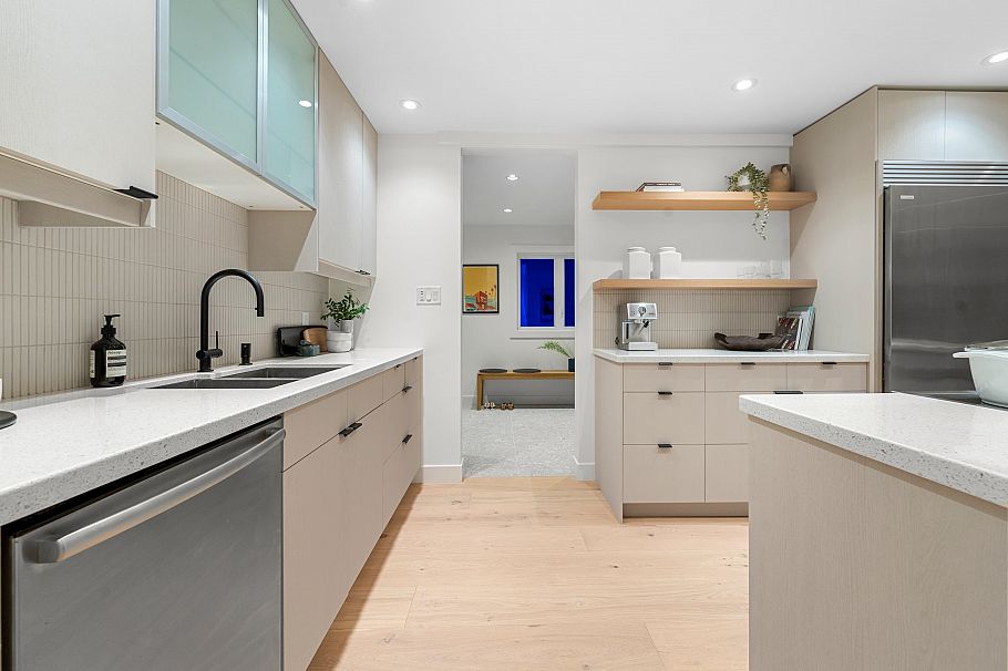 1140 W 17 Street North Vancouver, BC - 5