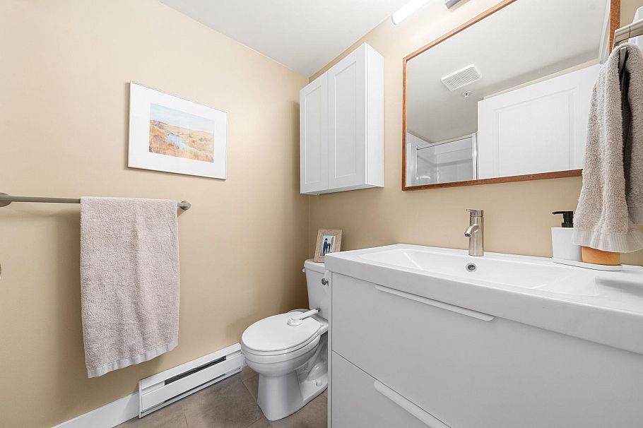 301 333 E 1st Street North Vancouver, BC - 23