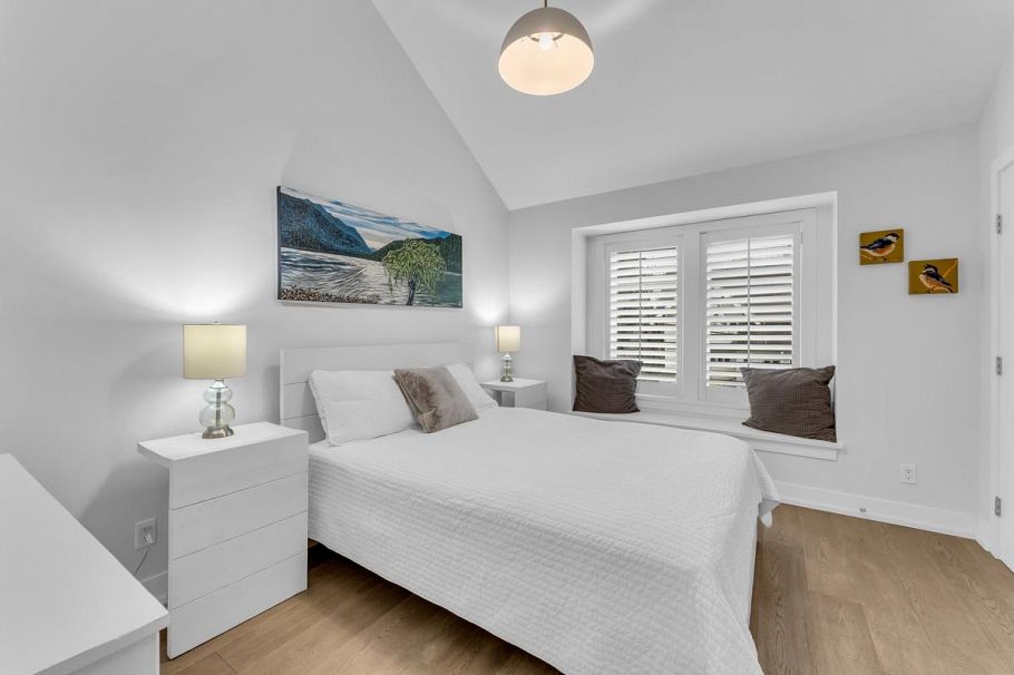 1986 W 11th Avenue Vancouver, BC - 11