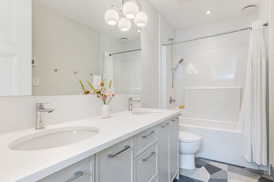 820 W 23rd Avenue Vancouver, BC - 25