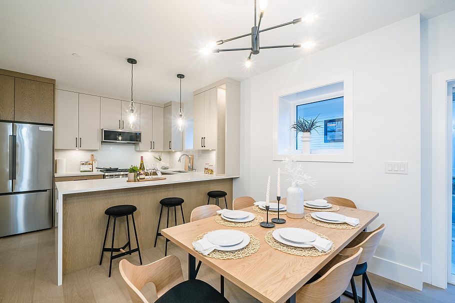 1 2735 W 8th Avenue Vancouver, BC - 5