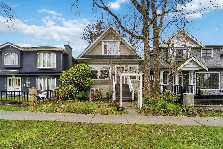 1783 E 37th Avenue Vancouver, BC - 2