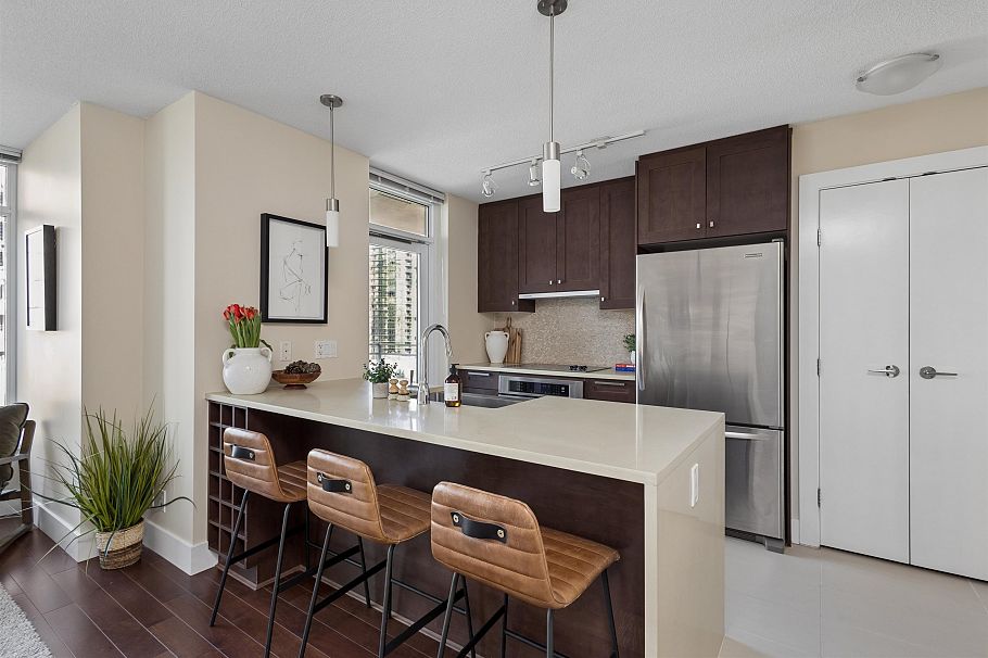 1205 888 Homer Street Vancouver, BC - 2