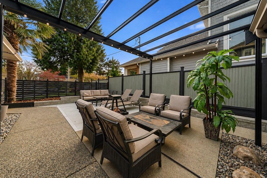1216 Plateau Drive North Vancouver, BC - 37