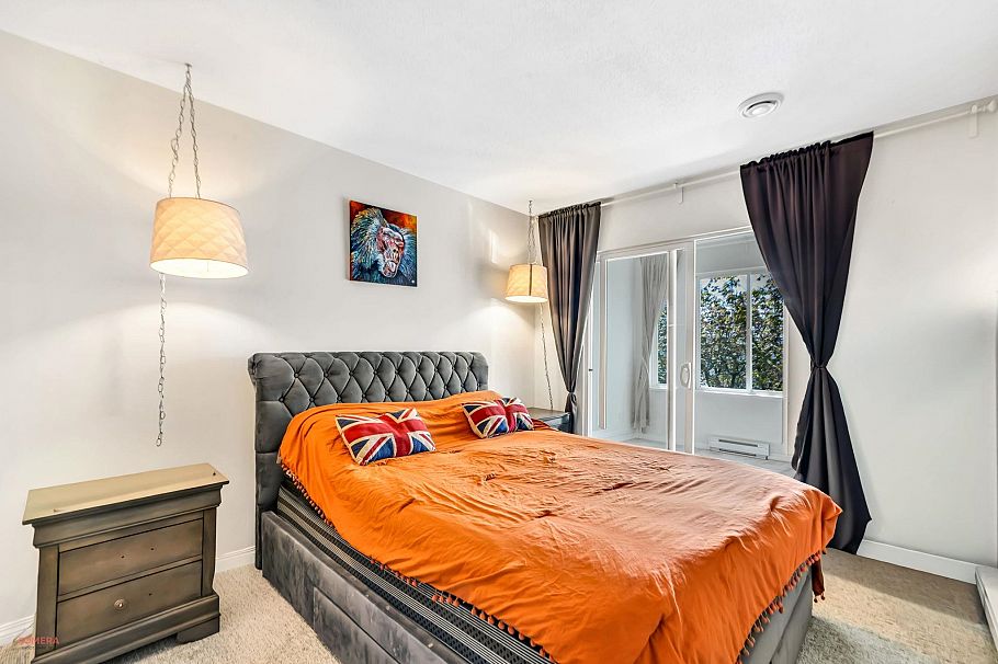 208 333 E 1st Street North Vancouver, BC - 12