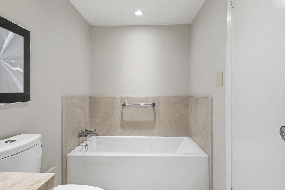 900 1685 W 14th Avenue Vancouver, BC - 27