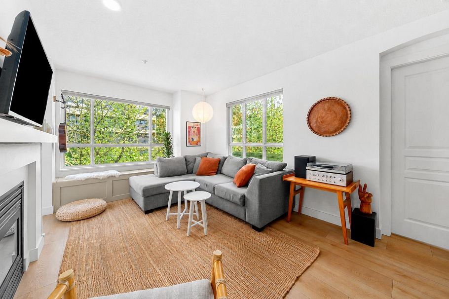 301 333 E 1st Street North Vancouver, BC - 2