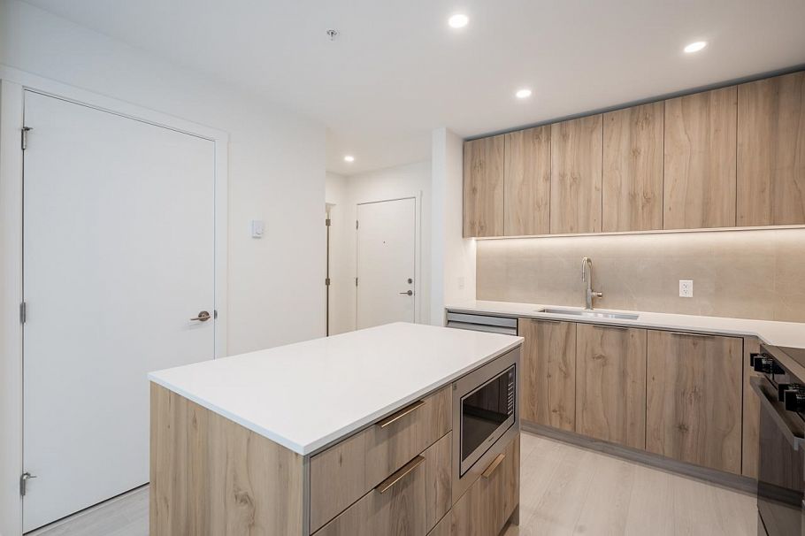 412 3596 Malsum Drive North Vancouver, BC - 11
