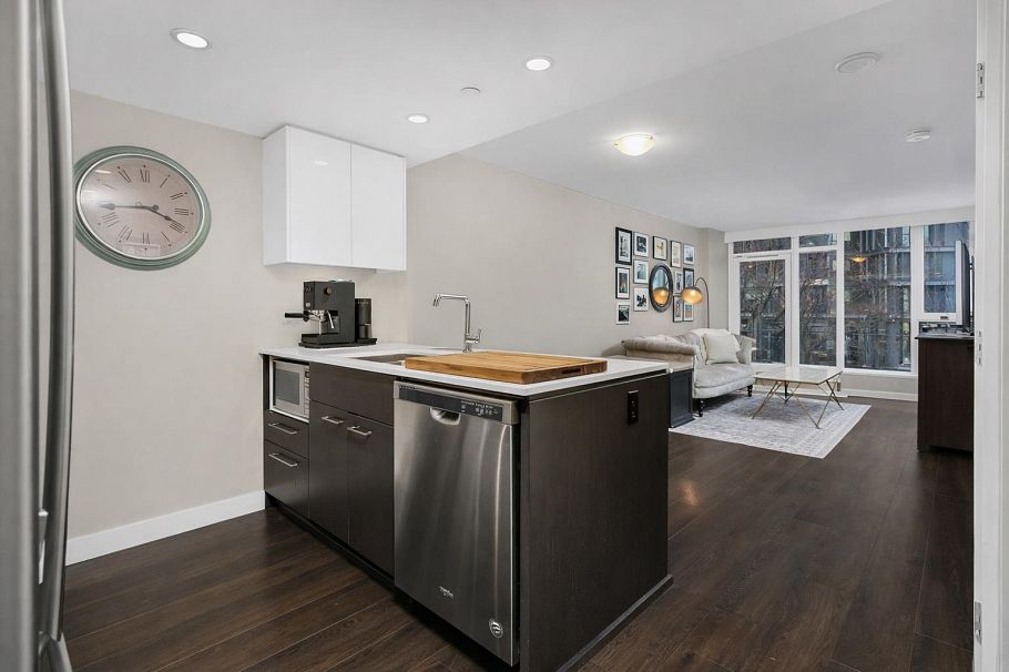311 1618 Quebec Street Vancouver, BC - 4