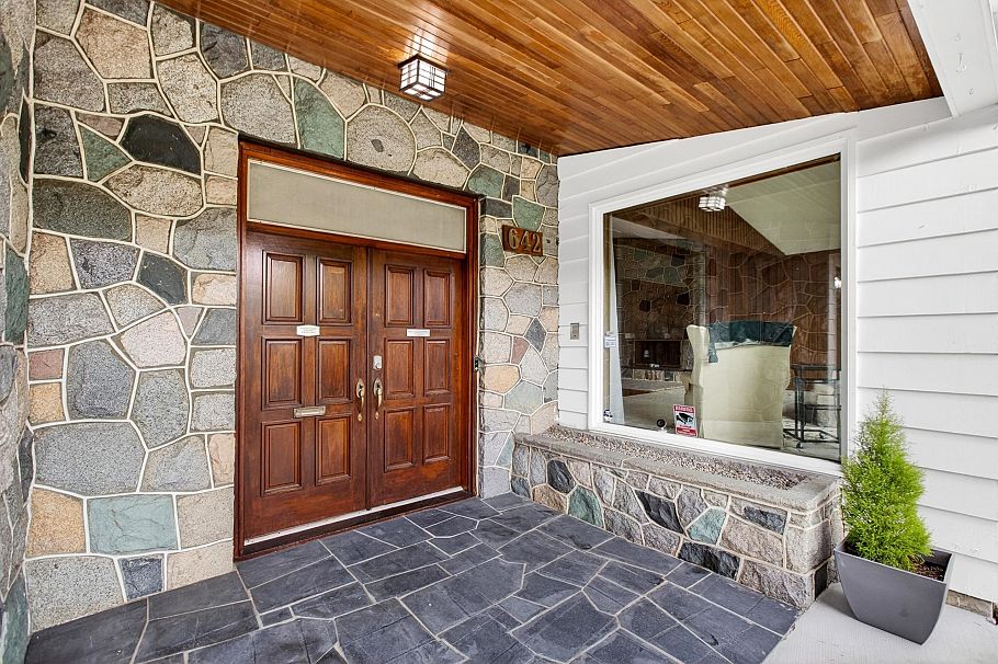 642 W 53rd Avenue Vancouver, BC - 4