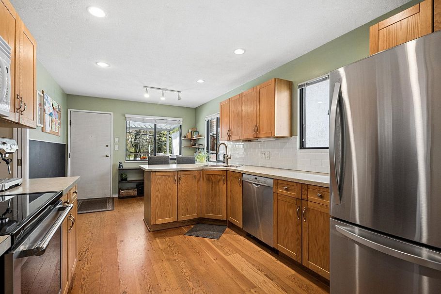 2050 E 13th Avenue Vancouver, BC - 14
