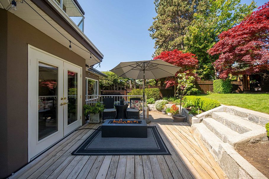 228 W Kings Road North Vancouver, BC - 37