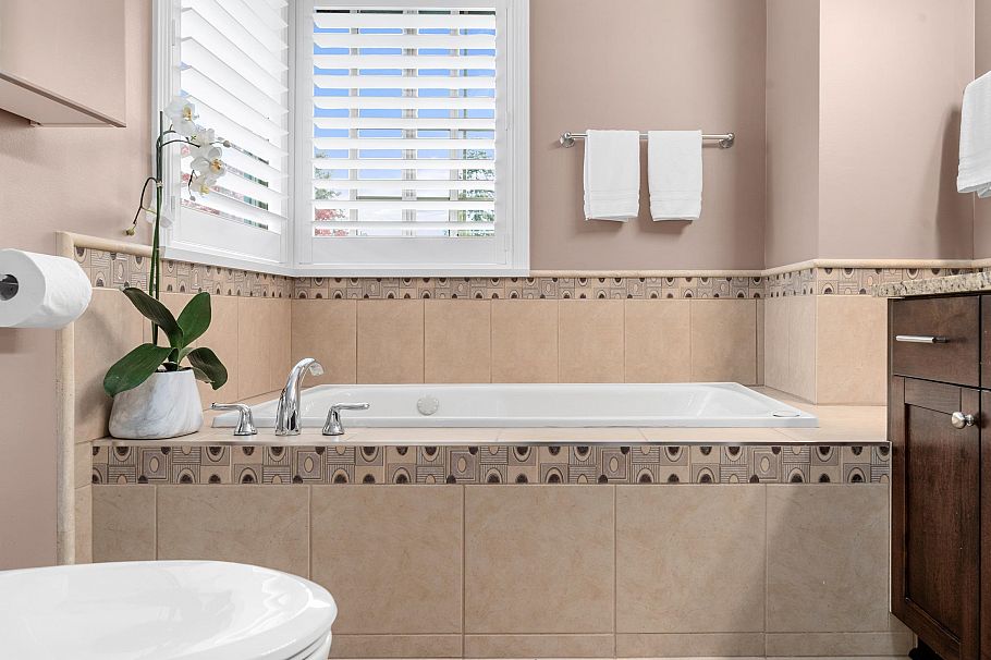 1216 Plateau Drive North Vancouver, BC - 27