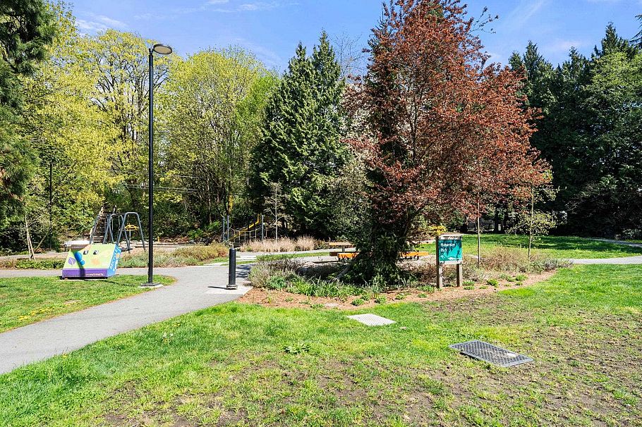 301 333 E 1st Street North Vancouver, BC - 30