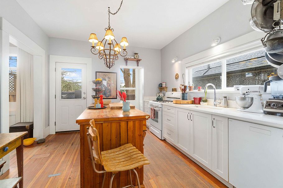 1783 E 37th Avenue Vancouver, BC - 5