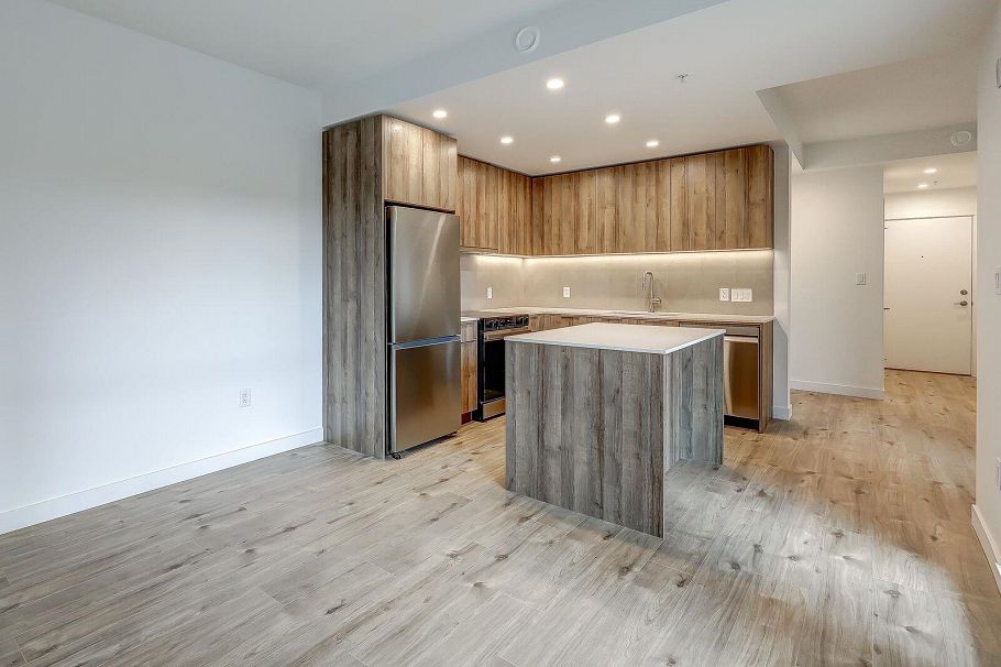 206 3594 Malsum Drive North Vancouver, BC - 15