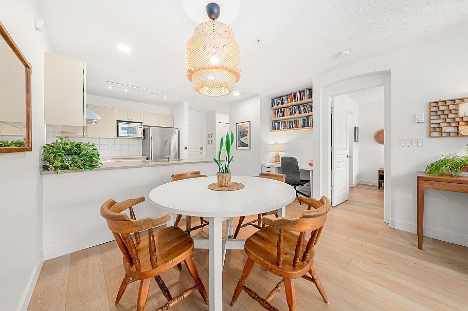 301 333 E 1st Street North Vancouver, BC - 9