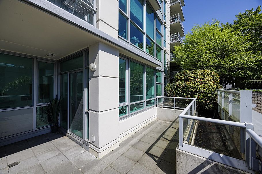 303 168 E Esplanade North Vancouver, BC - 10