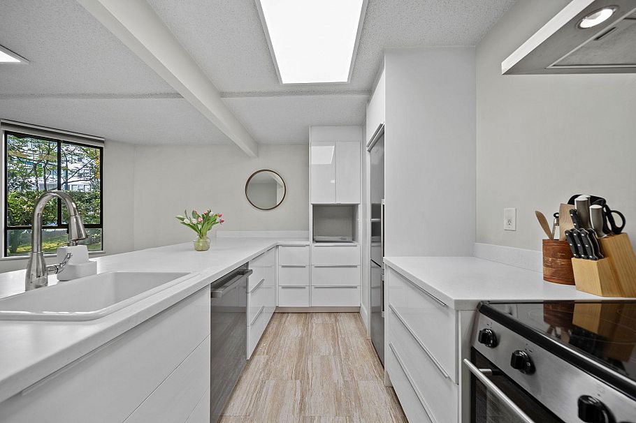 215 1080 Pacific Street Vancouver, BC - 9