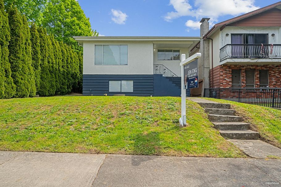 5702 Lancaster Street Vancouver, BC - 2