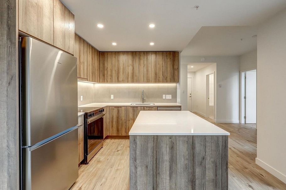 206 3594 Malsum Drive North Vancouver, BC - 13