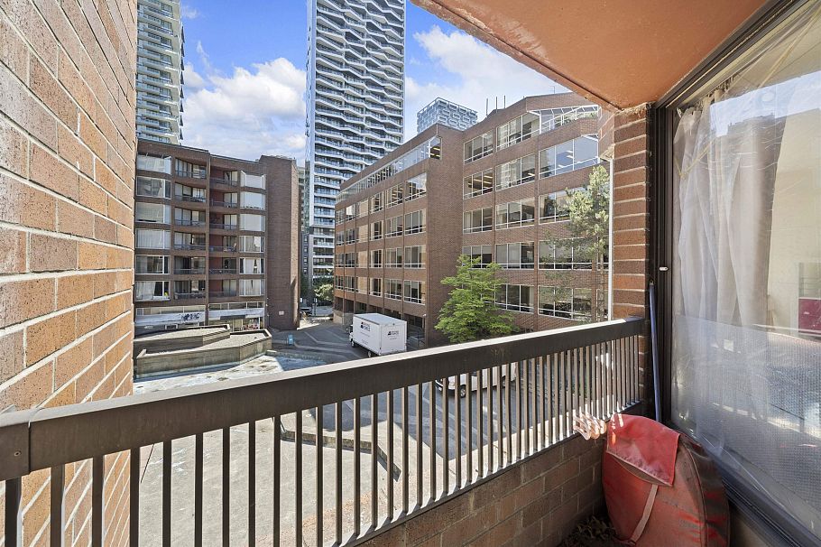 313 1330 Burrard Street Vancouver, BC - 4